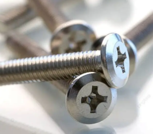 Confronto delle prestazioni delle viti martensitiche e austenitiche